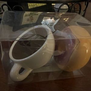 2 sets of salt and pepper shakers